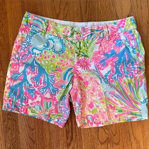 EUC The Jayne Short in Multi Lovers Coral Print. Size 6.🌴🐙